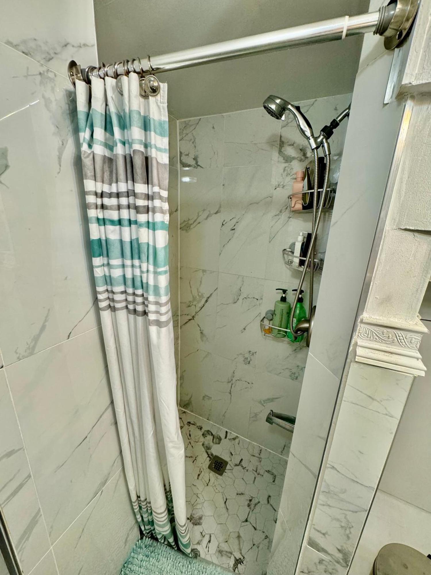 Tiny Private Room On The 1St Floor With Shared Bathroom Near Seatac Airport And Downtown 西雅图 外观 照片